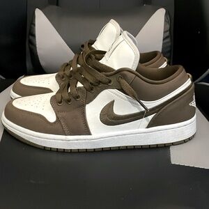 Jordan 1 low SE light olive
